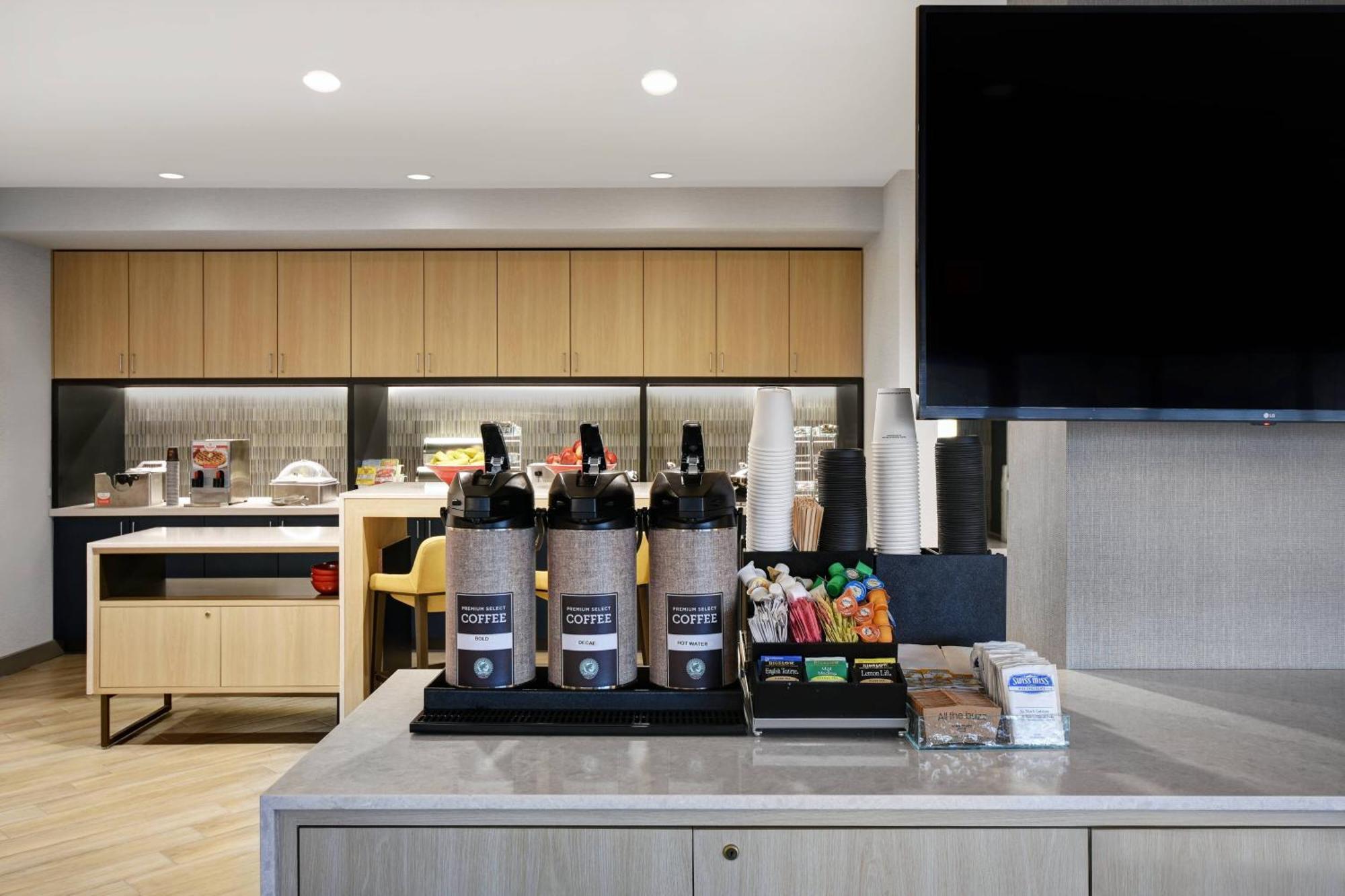 Towneplace Suites By Marriott Fall River Westport Bagian luar foto