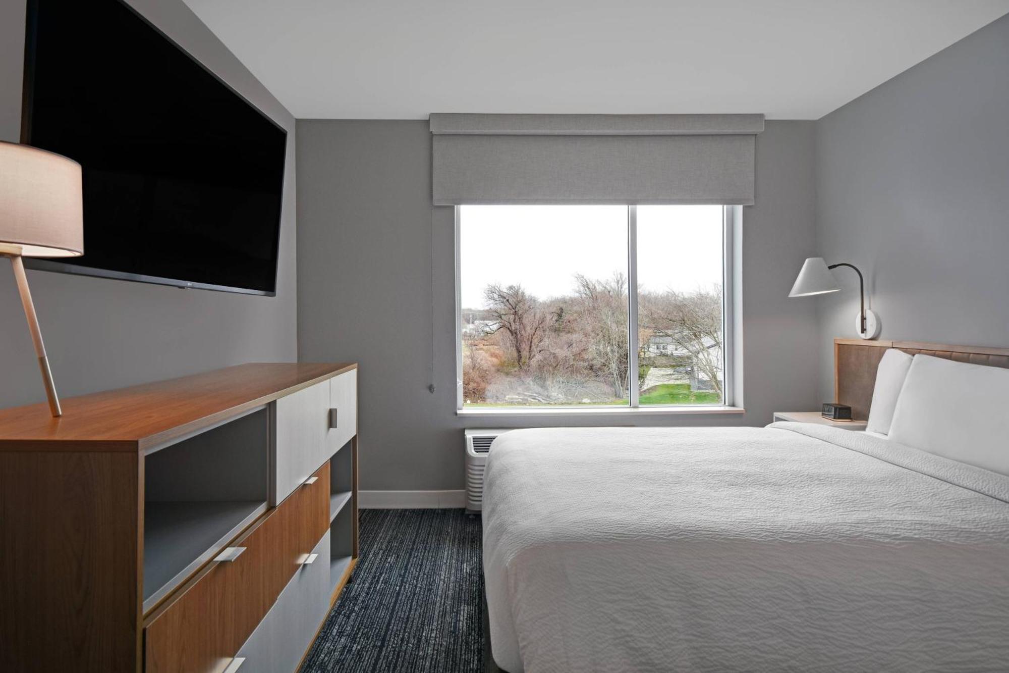 Towneplace Suites By Marriott Fall River Westport Bagian luar foto