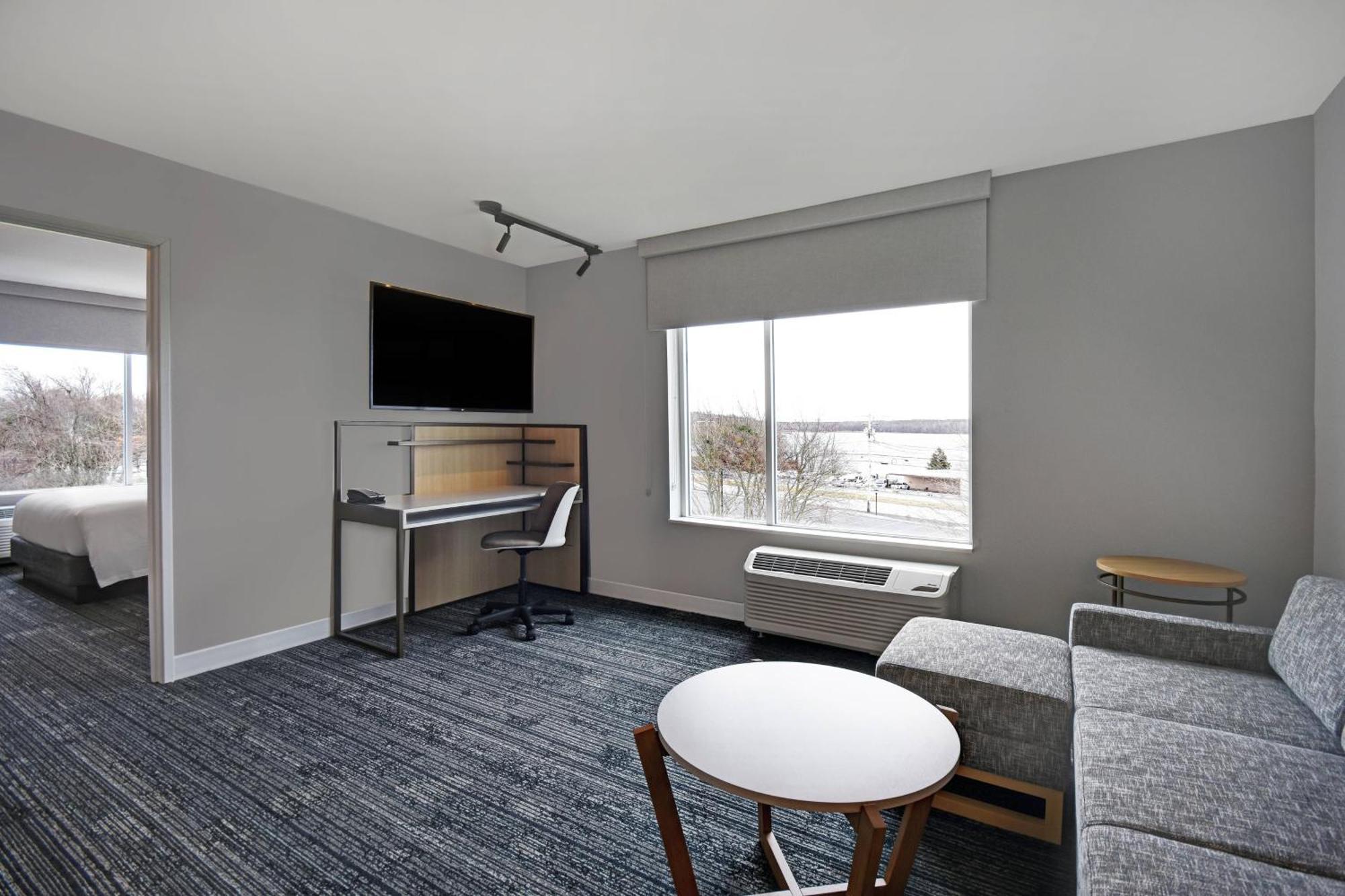 Towneplace Suites By Marriott Fall River Westport Bagian luar foto